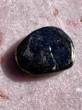 Load image into Gallery viewer, Nuummite 14