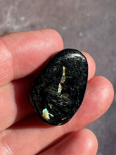 Load image into Gallery viewer, Nuummite 15
