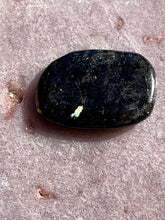 Load image into Gallery viewer, Nuummite 17
