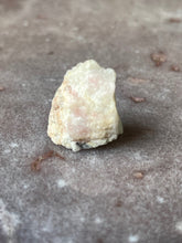 Load image into Gallery viewer, Tugtupite 13