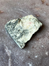 Load image into Gallery viewer, Tugtupite 14