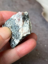 Load image into Gallery viewer, Tugtupite 15