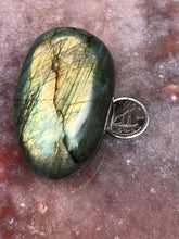 Load image into Gallery viewer, Labradorite palmstone 3