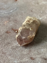Load image into Gallery viewer, Lithium Quartz 23