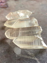 Load image into Gallery viewer, Lemurian crystal 38 - x1 (one) small pink point