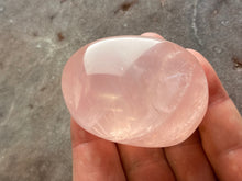 Load image into Gallery viewer, Rose Quartz palmstone 6