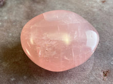 Load image into Gallery viewer, Rose Quartz palmstone 2