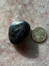 Load image into Gallery viewer, Nuummite tumbled 20