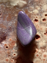 Load image into Gallery viewer, Sugilite tumble 40