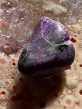 Load image into Gallery viewer, Sugilite tumble 41