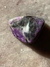 Load image into Gallery viewer, Sugilite tumble 41