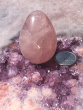 Load image into Gallery viewer, Rose Quartz egg
