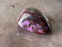 Load image into Gallery viewer, Sugilite tumble 67 - with bustamite