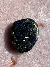 Load image into Gallery viewer, Nuummite 15

