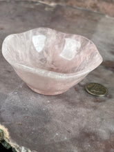 Load image into Gallery viewer, Rose quartz bowl (lg)
