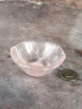 Load image into Gallery viewer, rose quartz bowl (sm)
