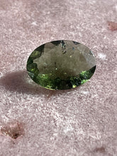 Load image into Gallery viewer, Moldavite faceted 4
