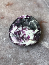 Load image into Gallery viewer, Kammererite and Serpentine tumble
