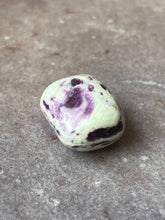 Load image into Gallery viewer, Kammererite and Serpentine tumble 3
