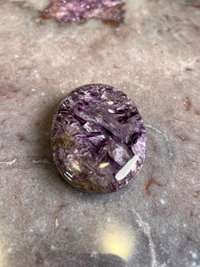 Charoite palmstone Lg2