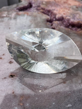 Load image into Gallery viewer, Lemurian spiral portal 19 P19
