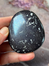 Load image into Gallery viewer, Covellite palmstone 4
