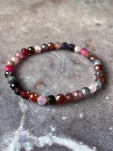 Load image into Gallery viewer, Spinel facet beaded bracelet
