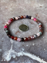 Load image into Gallery viewer, Spinel facet beaded bracelet
