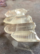Load image into Gallery viewer, Lemurian crystal 38 - x1 (one) small pink point
