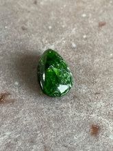 Load image into Gallery viewer, Chrome diopside tumble 7
