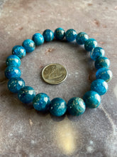 Load image into Gallery viewer, Apatite stretchy bracelet

