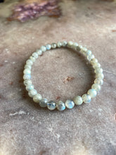 Load image into Gallery viewer, Labradorite stretchy bracelet small
