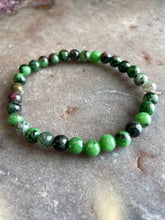 Load image into Gallery viewer, Ruby in zoisite stretchy bracelet small
