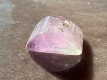 Load image into Gallery viewer, Kunzite tumble10
