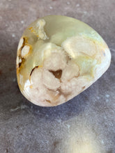 Load image into Gallery viewer, Flower agate palm stone 8
