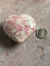 Load image into Gallery viewer, Pegmatite heart 3
