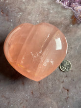 Load image into Gallery viewer, Rose quartz heart 8
