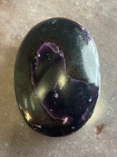 Load image into Gallery viewer, Kammererite palmstone 17
