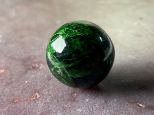 Chrome diopside sphere - 1"