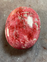 Load image into Gallery viewer, Thulite palm stone 13
