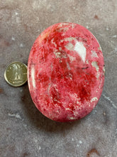Load image into Gallery viewer, Thulite palm stone 13
