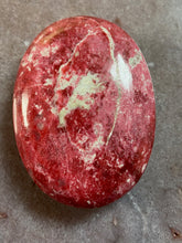 Load image into Gallery viewer, Thulite palm stone 12
