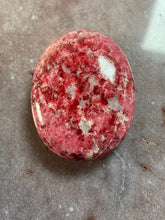 Load image into Gallery viewer, Thulite palm stone 10
